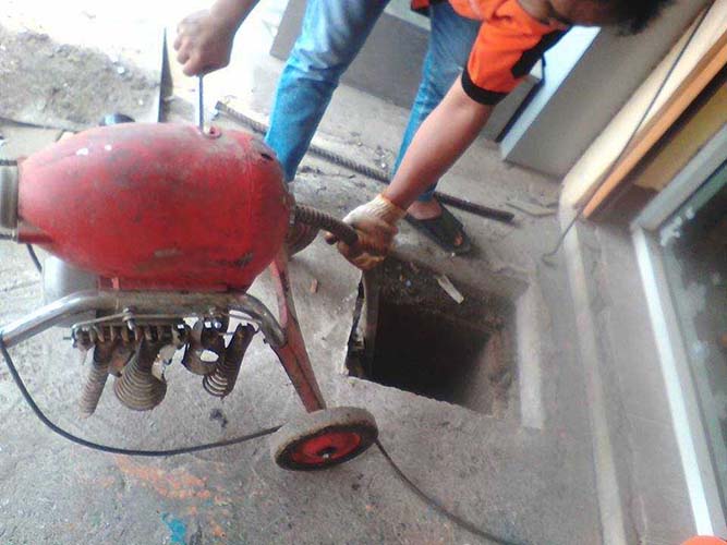 2 - https://กําจัดท่อตัน.com | งูเหล็กกำจัดท่อตัน เราคือผู้เชี่ยวชาญแก้ไขท่อน้ำทิ้งอุดตันด้วยทีมงานมากประสบการณ์ เครื่องมือทันสมัยจาก USA รวดเร็ว ประหยัด ไม่ต้องทุบ รับประกันผลงาน 24 ชั่วโมง