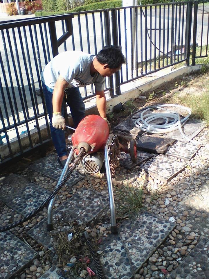 33 - https://กําจัดท่อตัน.com | งูเหล็กกำจัดท่อตัน เราคือผู้เชี่ยวชาญแก้ไขท่อน้ำทิ้งอุดตันด้วยทีมงานมากประสบการณ์ เครื่องมือทันสมัยจาก USA รวดเร็ว ประหยัด ไม่ต้องทุบ รับประกันผลงาน 24 ชั่วโมง